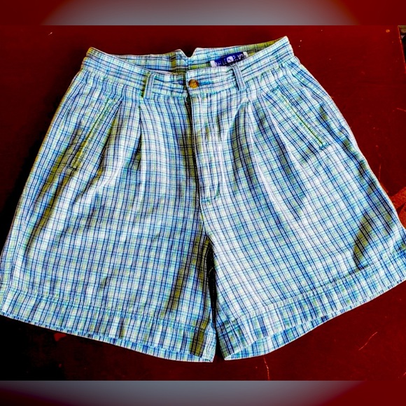 White Stag Pants - Women’s Vintage Green & Blue plaid shorts with pockets
